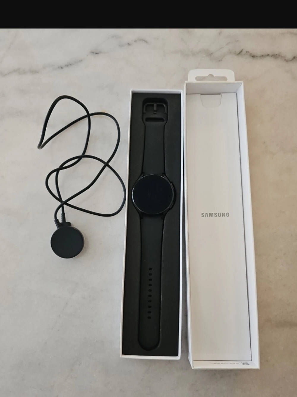 Samsung Galaxy Black Round Smartwatch with Black Charger- Great Condition 42mm